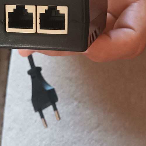 PoE injector by DIXIE like new for IP cameras and access points