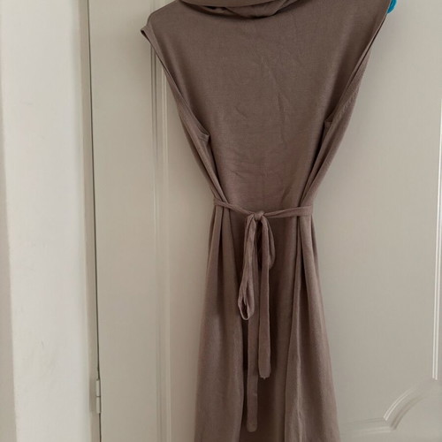 Sleeveless dress with turtleneck and brown belt used