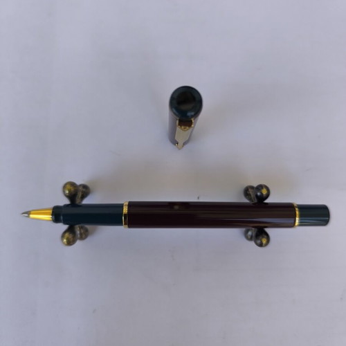 Parker 88 pen made in UK like new, burgundy color