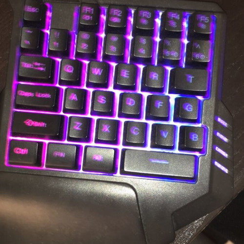 One hand keyboard like new, good for Fortnite and CSGO games