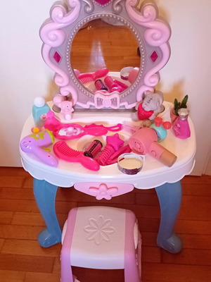 Martin Toys Beauty Vanity with Lights, Music and Stool like new