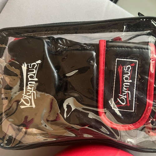 Muay Thai/kickbox equipment used with gloves and knee pads