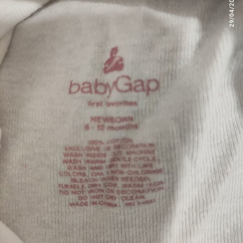 Baby bodysuit with long sleeves Baby Gap like new, 9-12 months