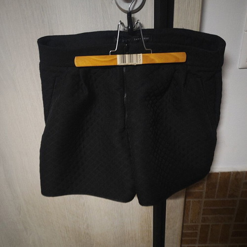 Zara Basic women's black shorts with subtle texture, size XL