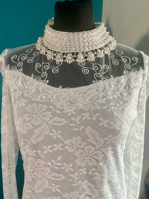 White lace blouse new with pearls size M