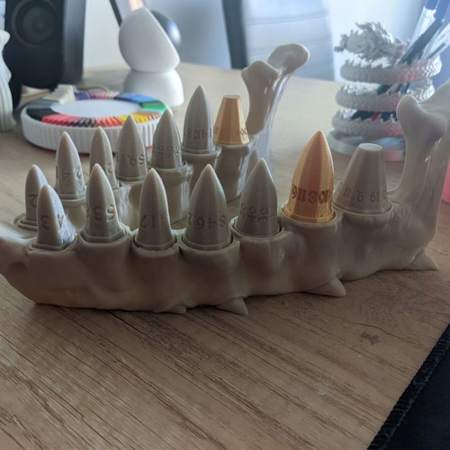 Dragon's Teeth Dice Set new with bone jaw base