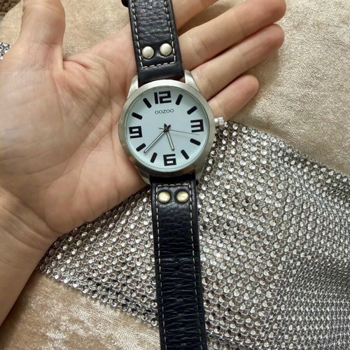 Oozoo watch like new, black and white