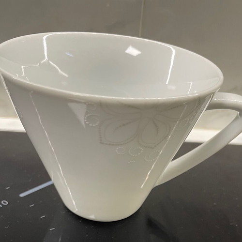 Lilium porcelain dinnerware set 24 pcs new with salad bowl and large platter