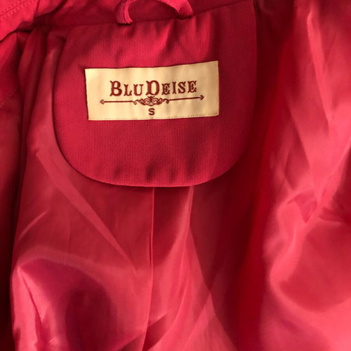 Women's fuchsia blazer like new with herringbone pattern and belt
