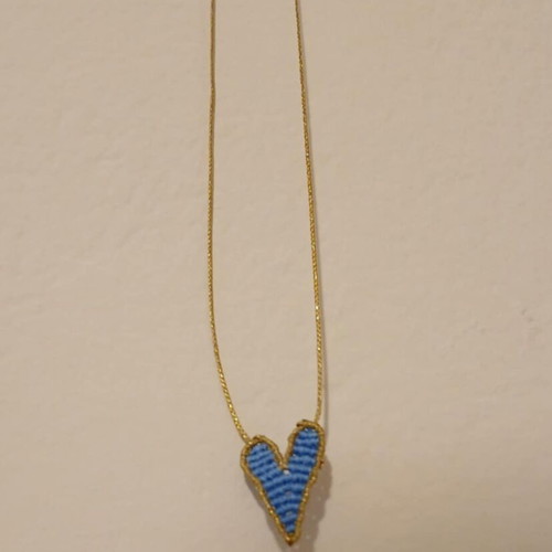 Macrame heart necklace like new, handmade, adjustable clasp, blue