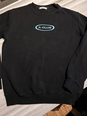 A CLUB clothing black crewneck size M like new
