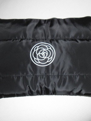 Νεσεσέρ φουσκωτό καινούργιο, μαύρο puffer με καμέλια Σανέλ