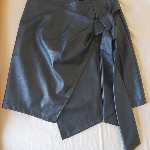 Wrap skirt like new, black leatherette, size S