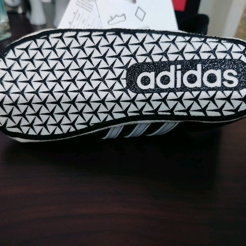 Baby shoes like new, size 19 (Pimpolho) and 21 (Adidas)