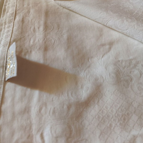 Palamaiki Tablecloth with 11 Napkins like new