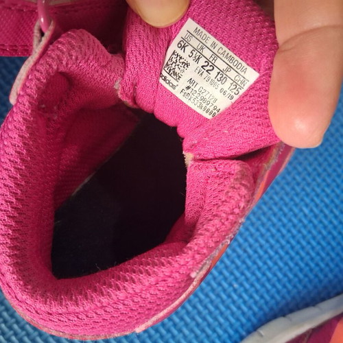 Adidas girls' athletic shoes used, high with elastic laces