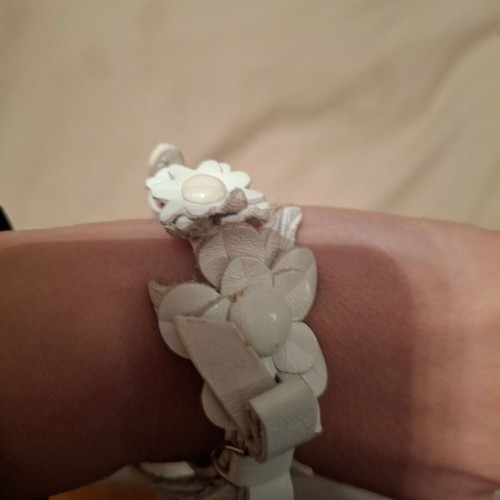 Folli Follie leather bracelet like new, white with flowers
