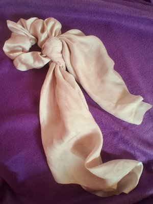Satin scrunchie with scarf like new, champagne color