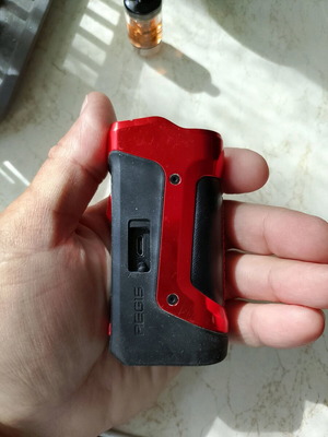 Electronic cigarette with battery case like new