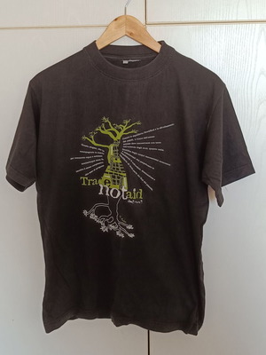 T-shirt with "Trade, not aid" print Italian size S/M like new, black