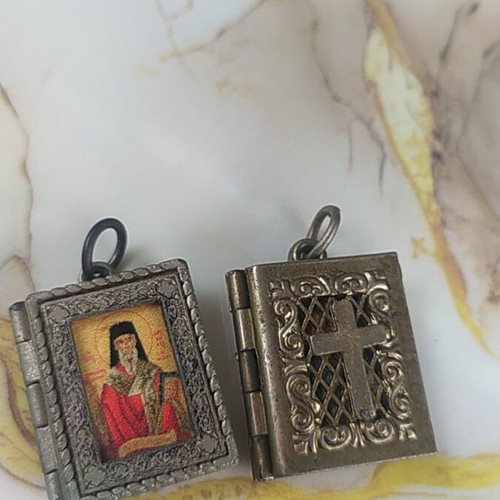 Two Small Philakta Like New, Pack