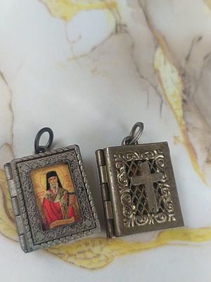 Two Small Philakta Like New, Pack