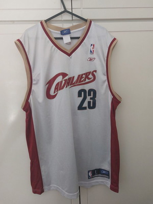 Lebron James Cavaliers vintage Reebok jersey used, size large
