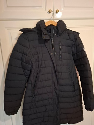 Superdry Everest black jacket like new with faux fur hood