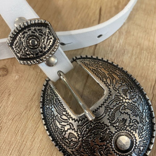 White belt like new with silver buckle, size 90