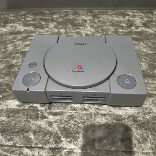 Sony PlayStation PS1 τσιπαρισμένο σαν καινούργιο με χειριστήριο και καλώδια