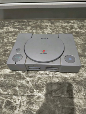 Sony PlayStation PS1 τσιπαρισμένο σαν καινούργιο με χειριστήριο και καλώδια