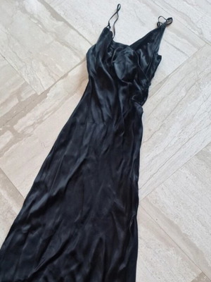 Zara satin dress like new, black, side slit with ruching