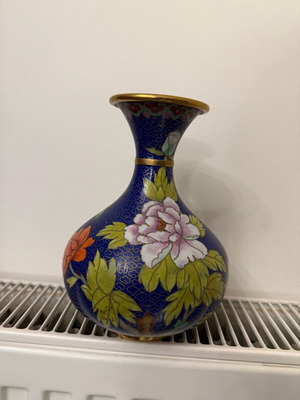 Cloisonné decorative vase like new