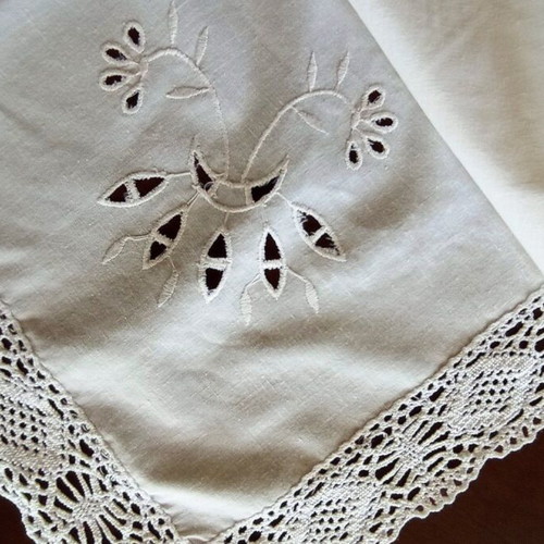 Vintage white tablecloth with lace and embroidery 79x77 cm like new
