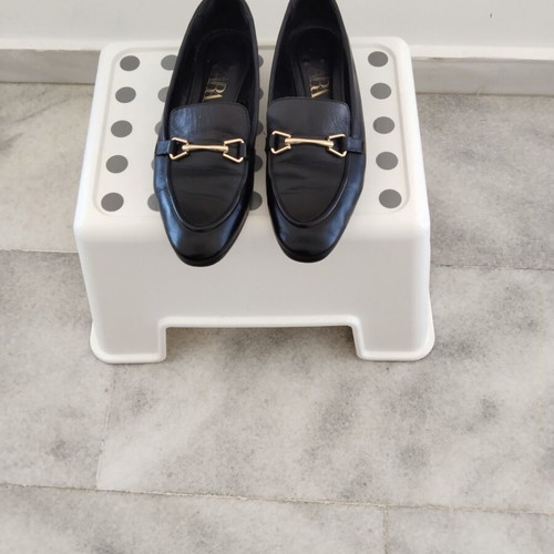 Zara leather loafers size 39, very good condition, black with gold details
