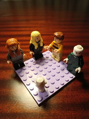 Lego Harry Potter Hufflepuff House Banner Minifigures like new