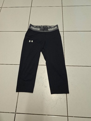Under Armour детски спортни клинове употребявани, черни