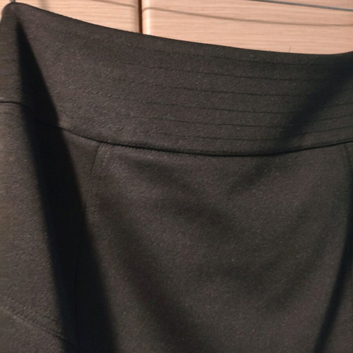 Pencil black skirt like new, medium size with waist design