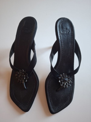Zara high heel sandals size 40 used, black leather and suede