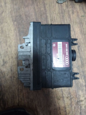 ECU υπολογιστής Audi 80 2.0i 1992 μεταχειρισμένος