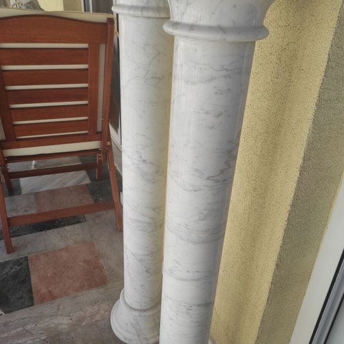 Marble columns like new, white marble with gray veins, height 1.20m