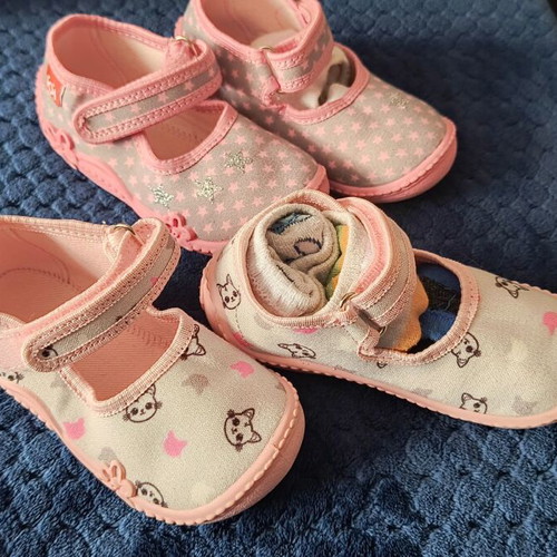 Children's slippers size 25 like new, pink