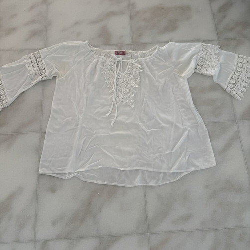 Pin Up White Plus Size Blouse like new, boho romantic with lace