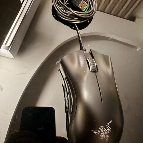 Razer DeathAdder Essential 2026 gaming mouse like new, wired