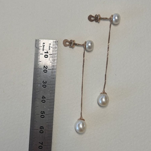 Gold and Pearl Drop Earrings like new, elegant feminine design