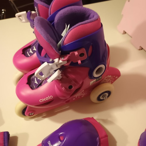 Oxelo Kids Roller Skates like new, sizes 26-28, ages 6-10 with protective set