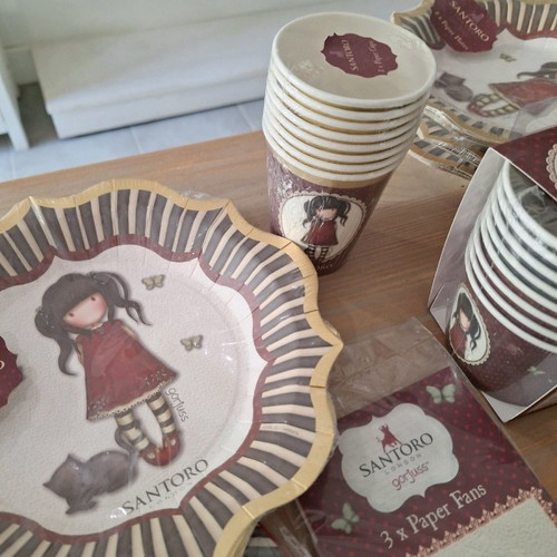 Santoro party supplies new, set of 8 pieces