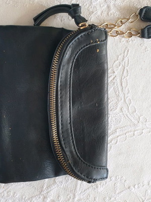 Wallet used black color
