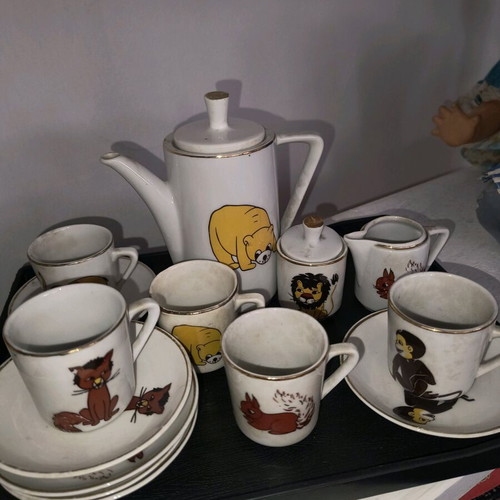 Collectible tea set with animals like new