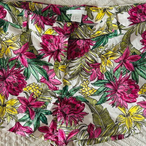 H&M short colorful shorts used, size M
